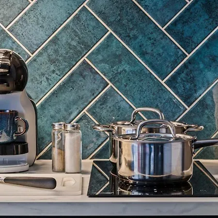 Blue Oasis And Wizard's Hideaway Apartmán