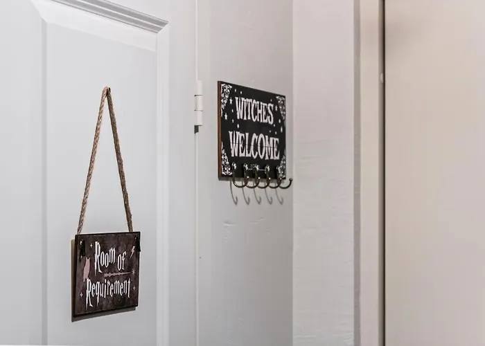 Blue Oasis And Wizard's Hideaway Daire